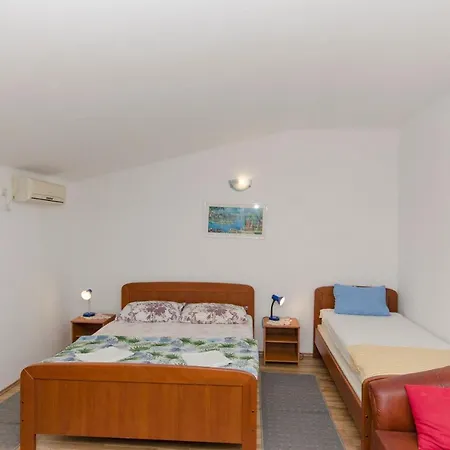 Apartment And Nike Sobra